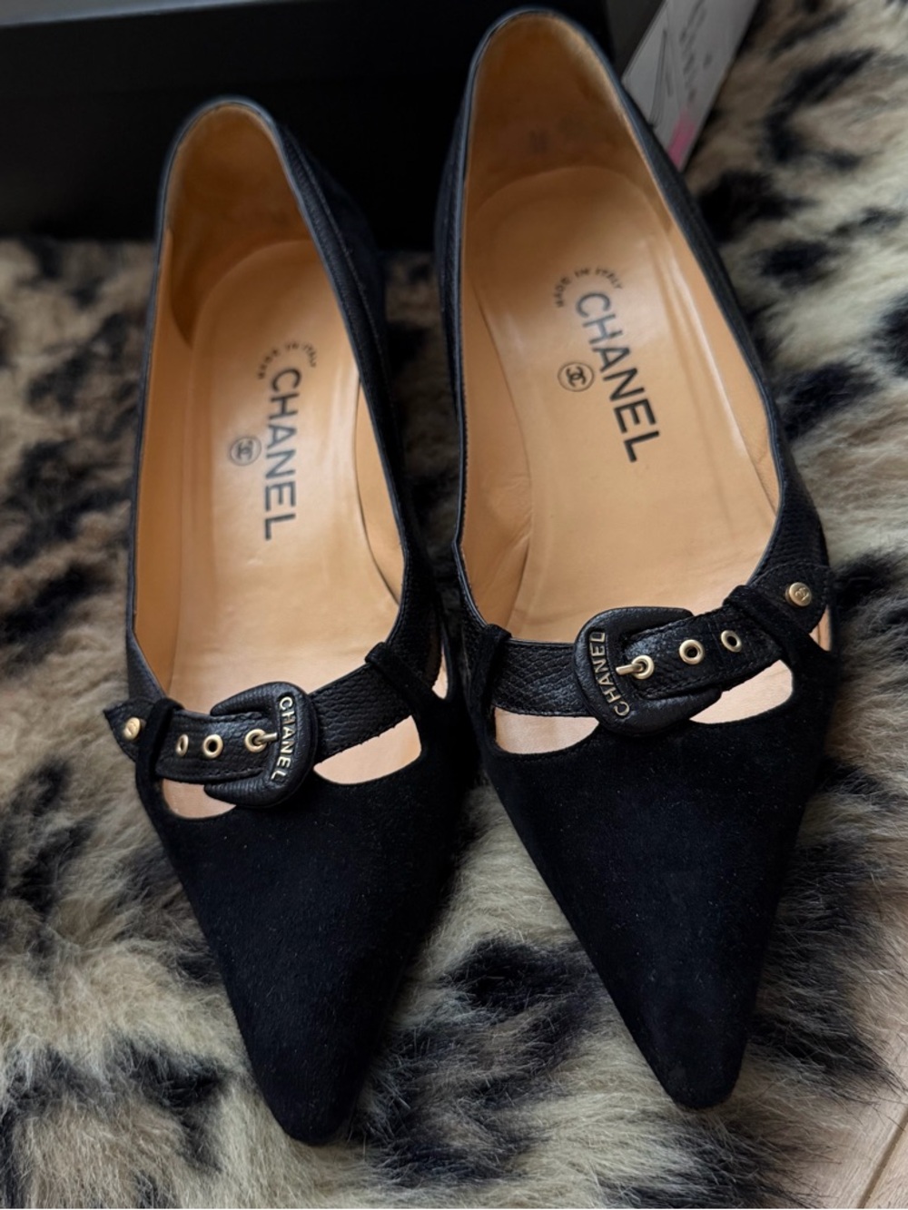 CHANEL Black Pointed Toe Kitten Heels size 37.5 black and gold - Picture 3 of 13